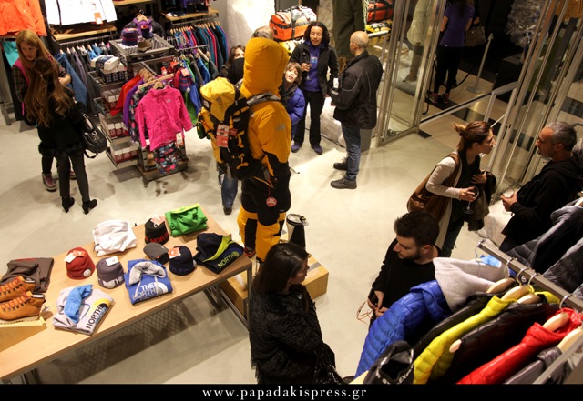 Εγκαίνια για το νέο κατάστημα της North Face.